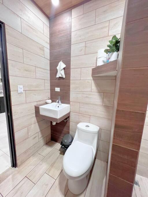 Orange Apartment 5 Min Aeropuerto Juan Santamaria Αλαχουέλα Εξωτερικό φωτογραφία