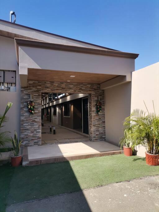 Orange Apartment 5 Min Aeropuerto Juan Santamaria Αλαχουέλα Εξωτερικό φωτογραφία
